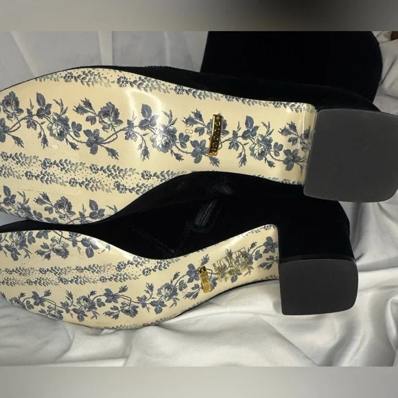 NWOB Gucci Marmont Double G Black Velvet Boots with GG Gold Logo size EU 38 1/2 - Picture 9 of 12